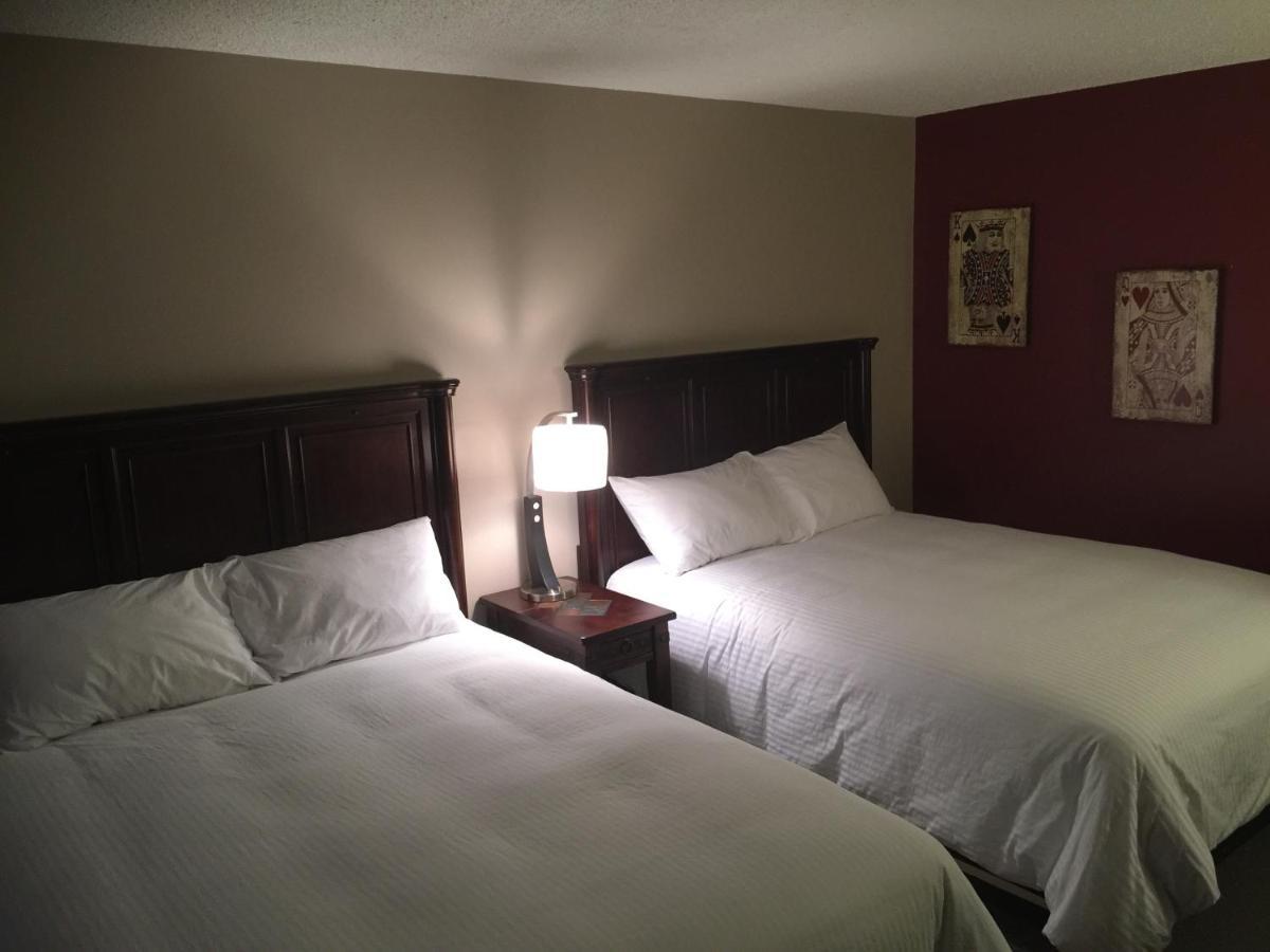 Jolly Giant Pub & Motel Willow Bunch المظهر الخارجي الصورة