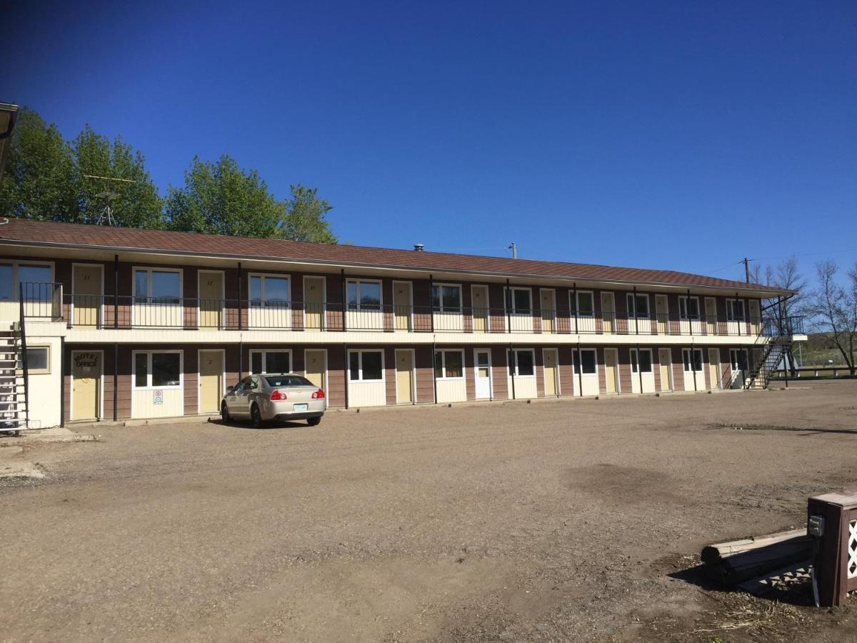 Jolly Giant Pub & Motel Willow Bunch المظهر الخارجي الصورة