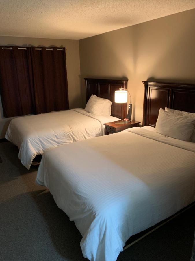 Jolly Giant Pub & Motel Willow Bunch المظهر الخارجي الصورة