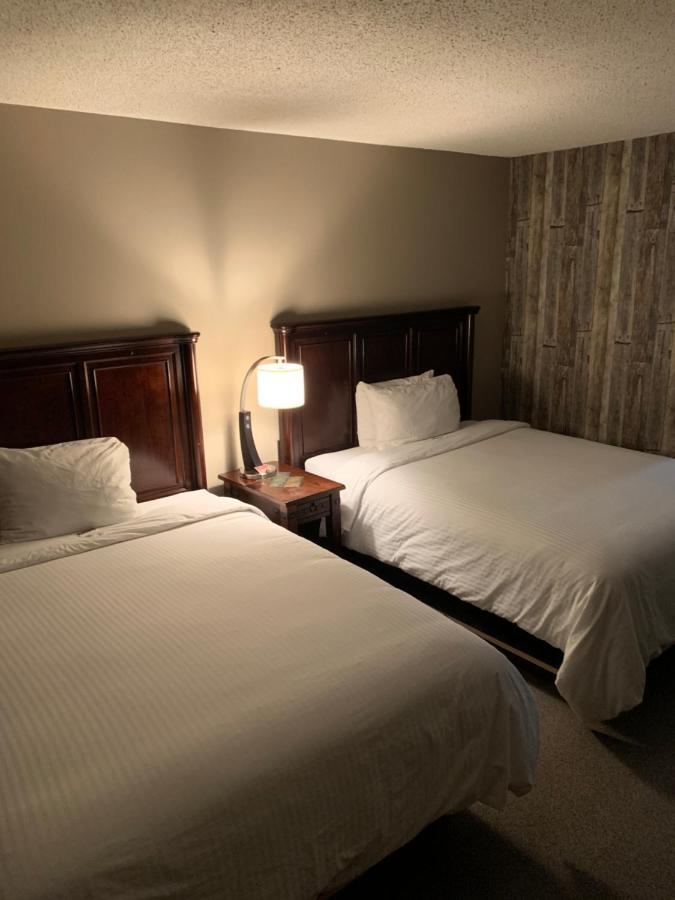 Jolly Giant Pub & Motel Willow Bunch المظهر الخارجي الصورة