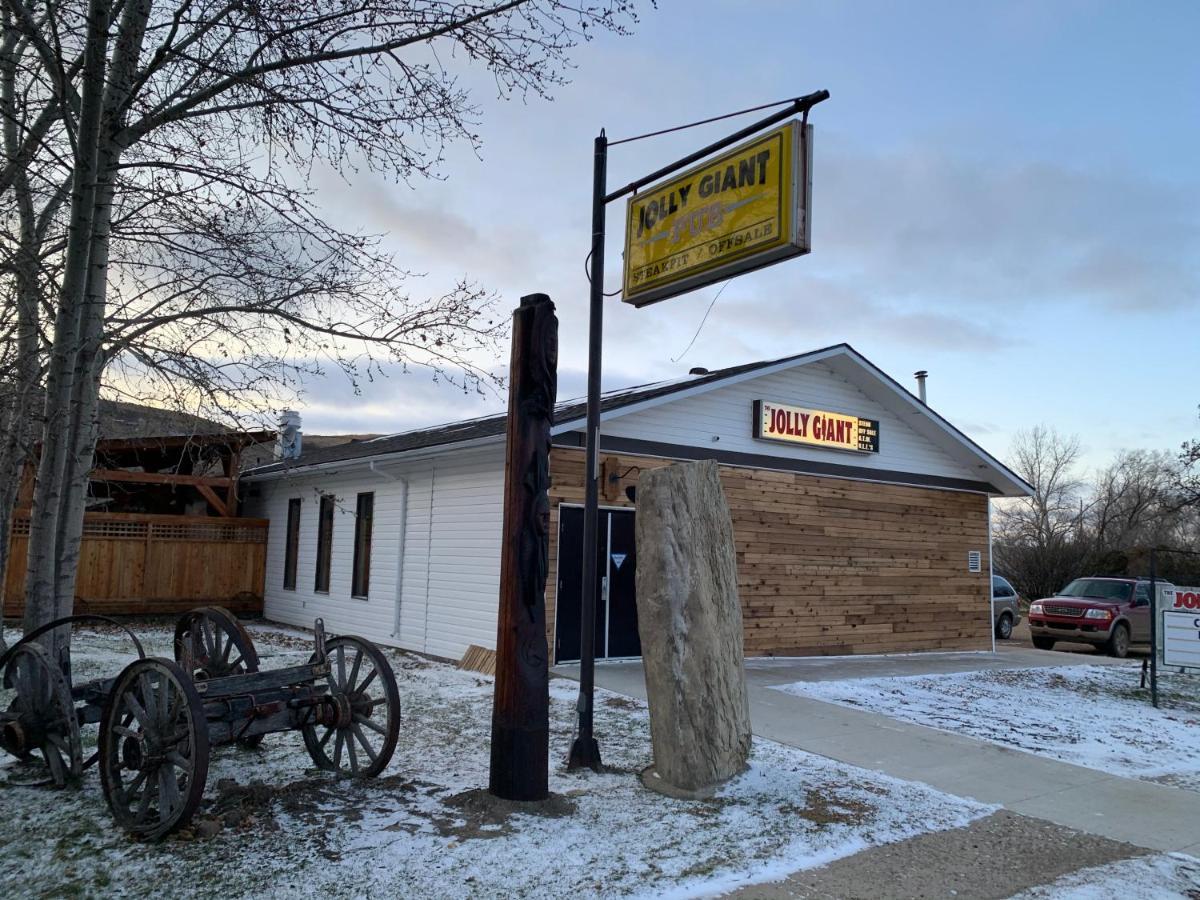 Jolly Giant Pub & Motel Willow Bunch المظهر الخارجي الصورة